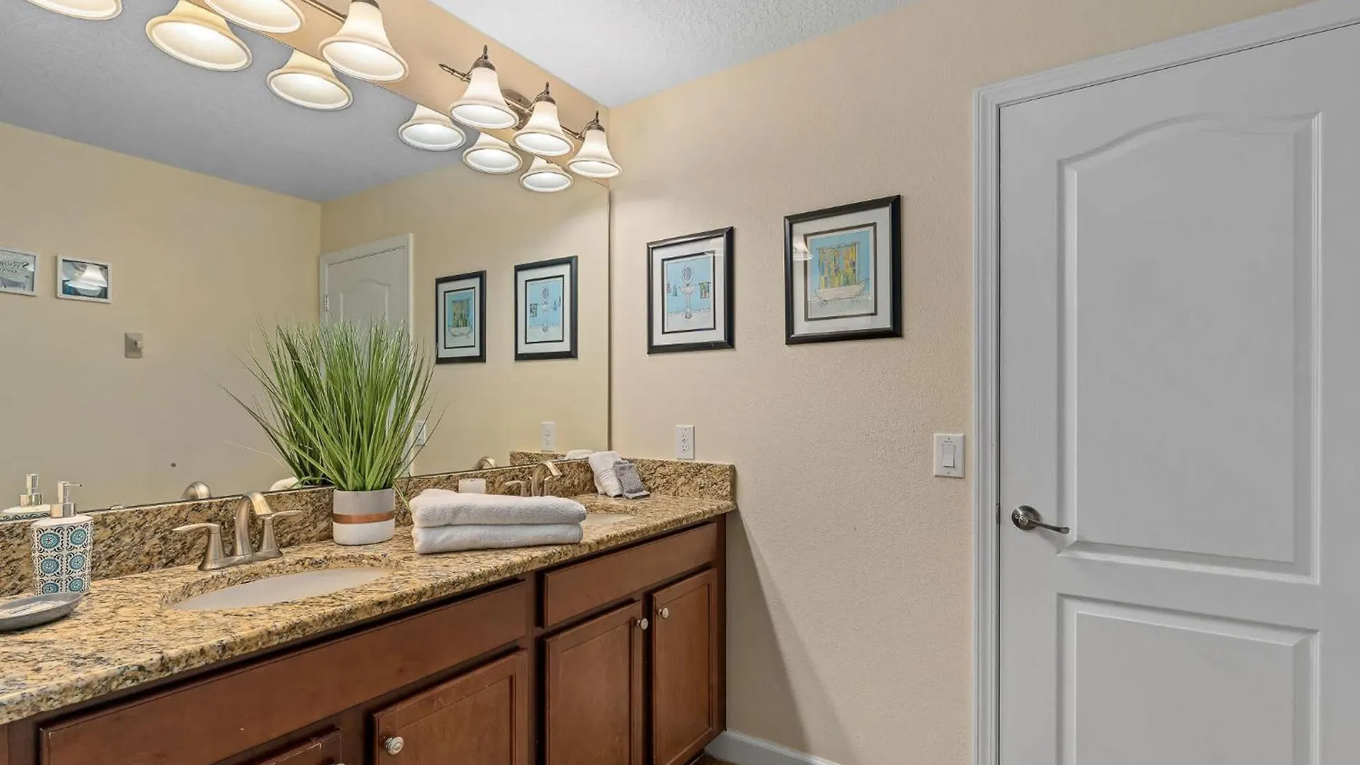 Heated Pool Villa & Free Waterpark Near Disney Davenport United States