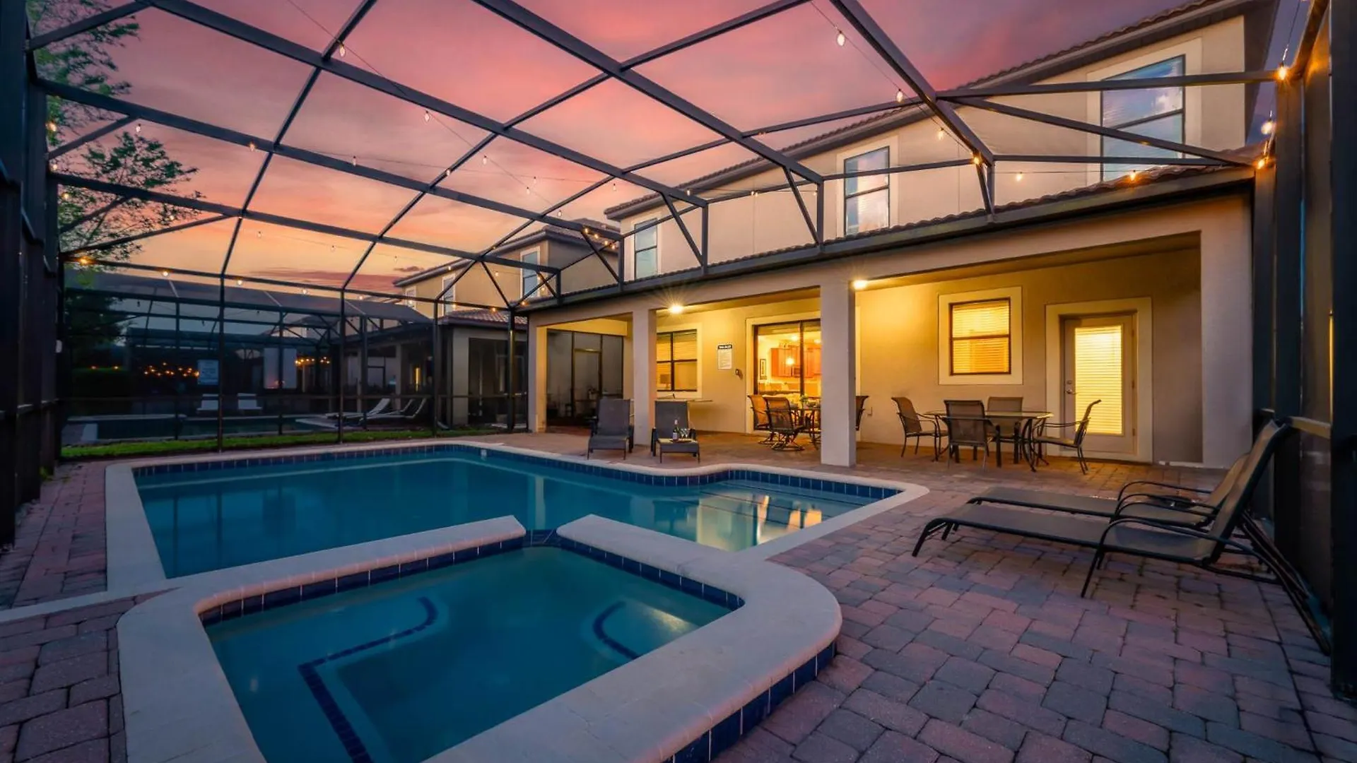 Heated Pool Villa & Free Waterpark Near Disney Davenport United States