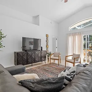 Villa Stunning 4-bedroom W/ Pool - Close To Parks And Gulf Courses!, Davenport